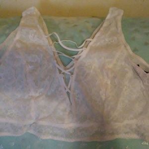 Torrid NWT bralette. White.size 4